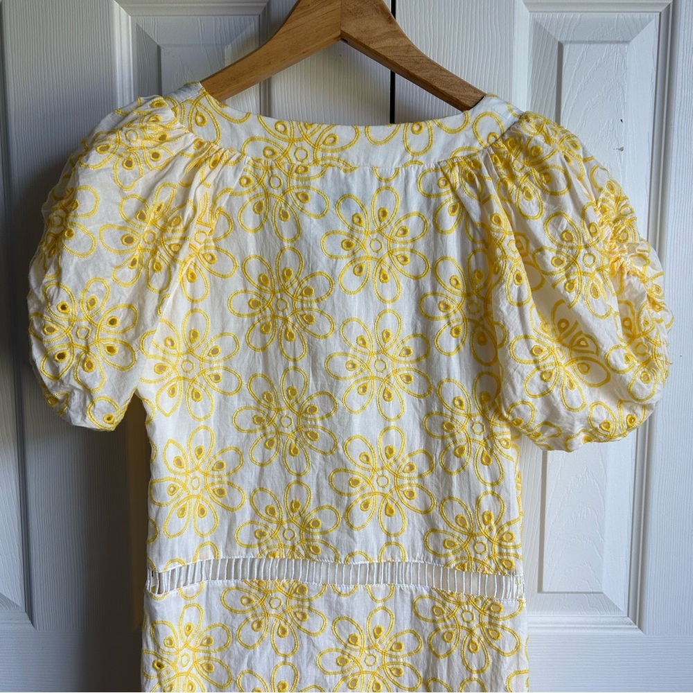 Labelrail x Alice + Olivia yellow & white puff sleeve embroidered midi dress - Picture 5 of 8